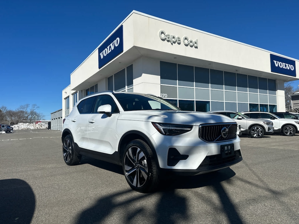 Used 2025 Volvo XC40 B5 Plus Bright Theme SUV