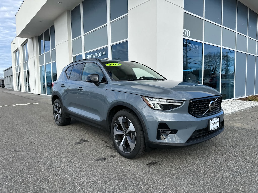 Used 2023 Volvo XC40 B5 AWD Plus Dark SUV