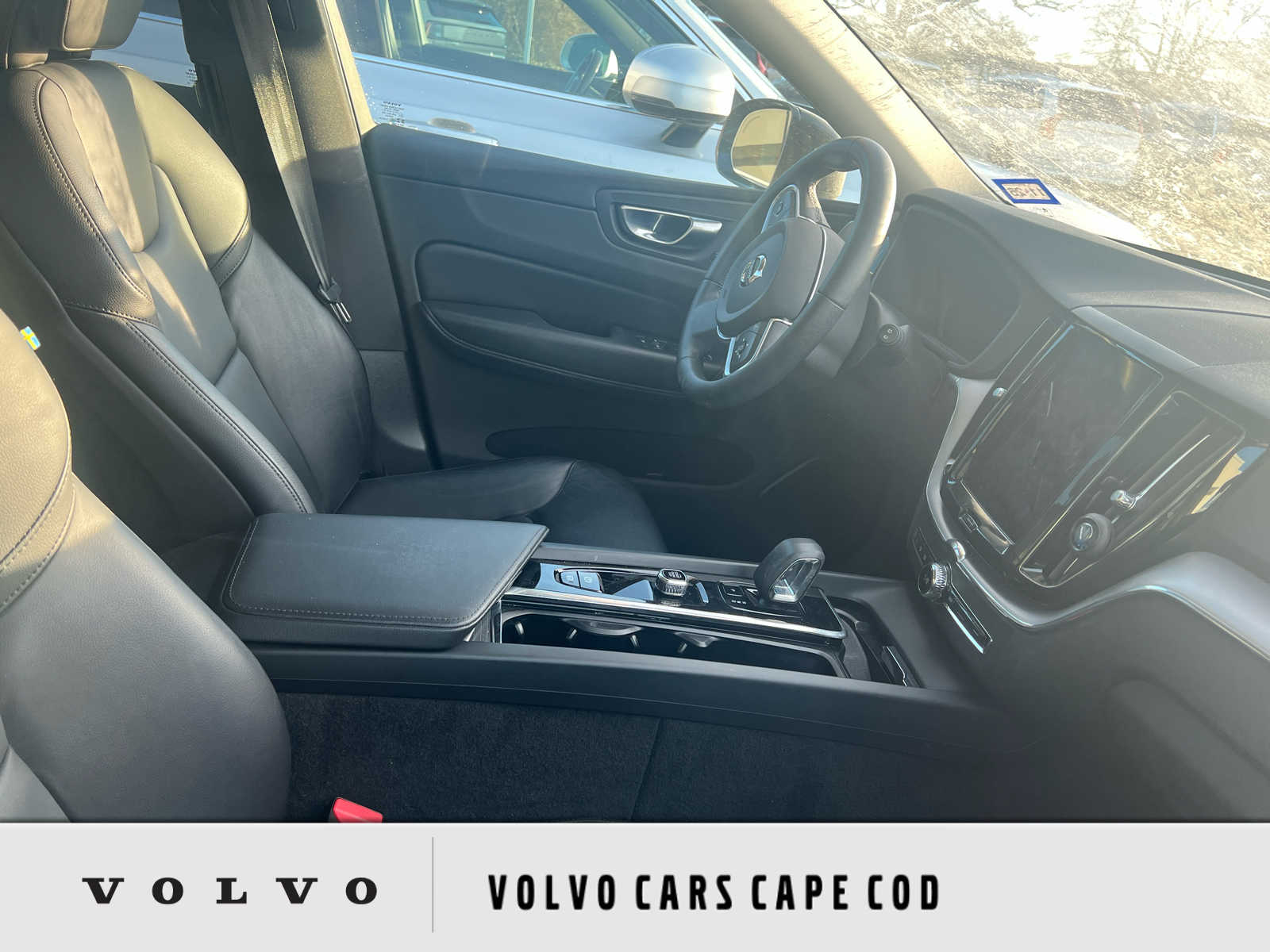 2023 Volvo XC60 Core's photo