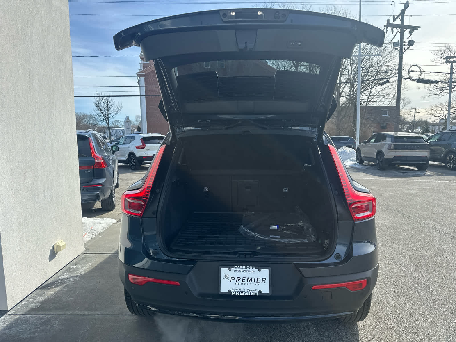 2026 Volvo XC40 Ultra Black Edition - Photo 11