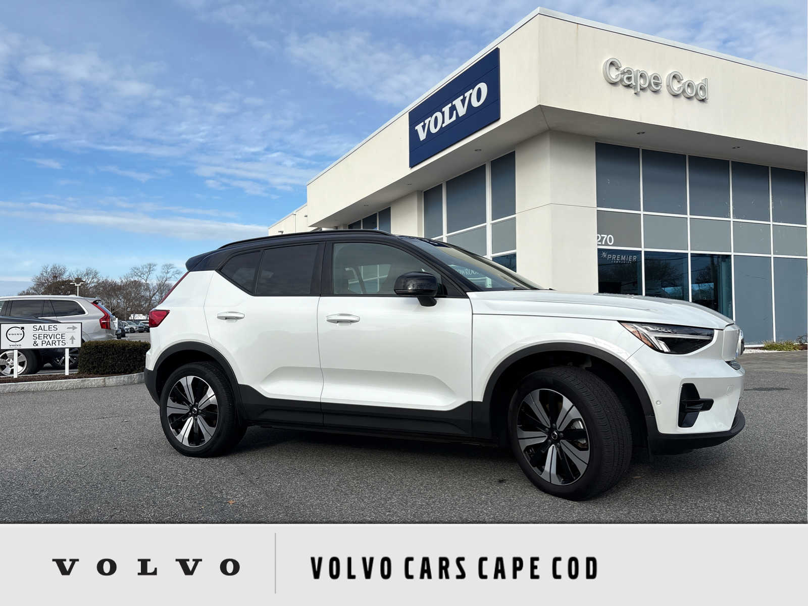 2023 Volvo XC40 Plus's photo