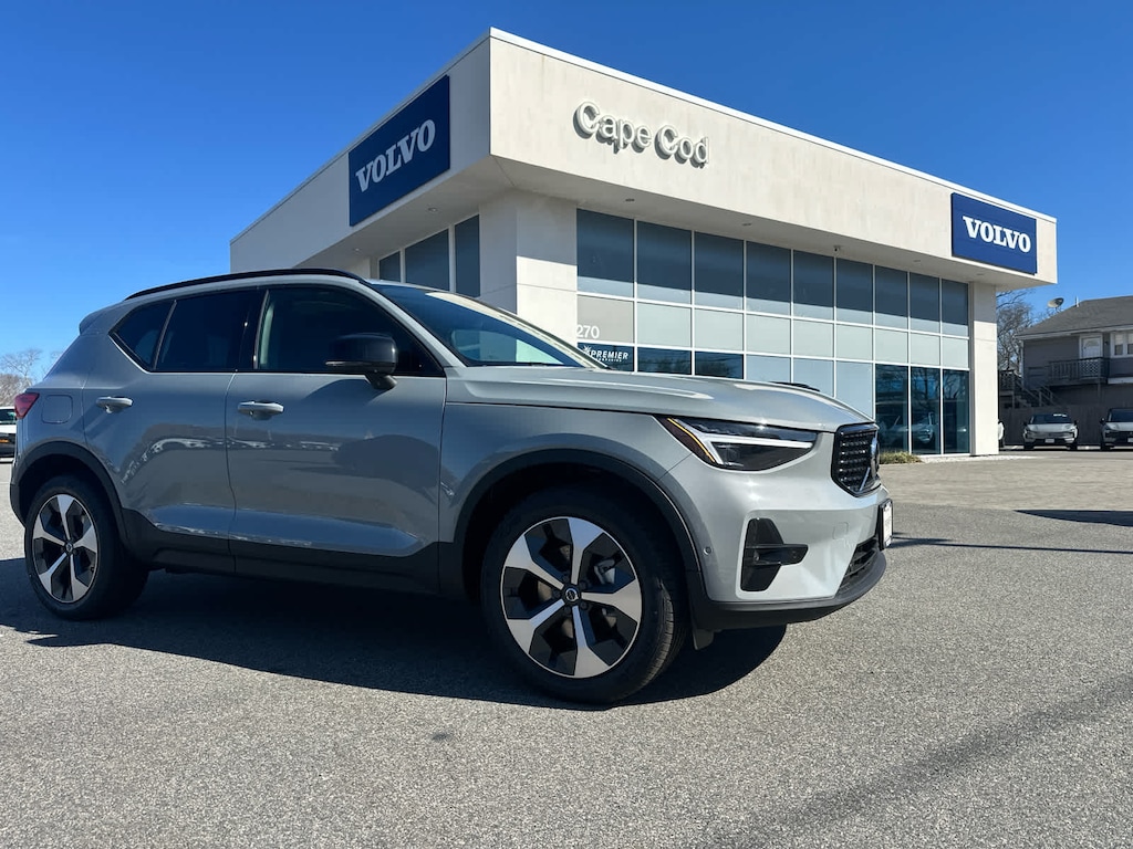 New 2026 Volvo XC40 B5 Plus SUV