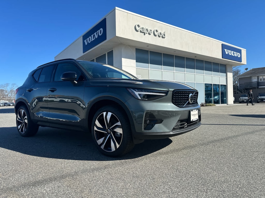New 2026 Volvo XC40 B5 Ultra SUV