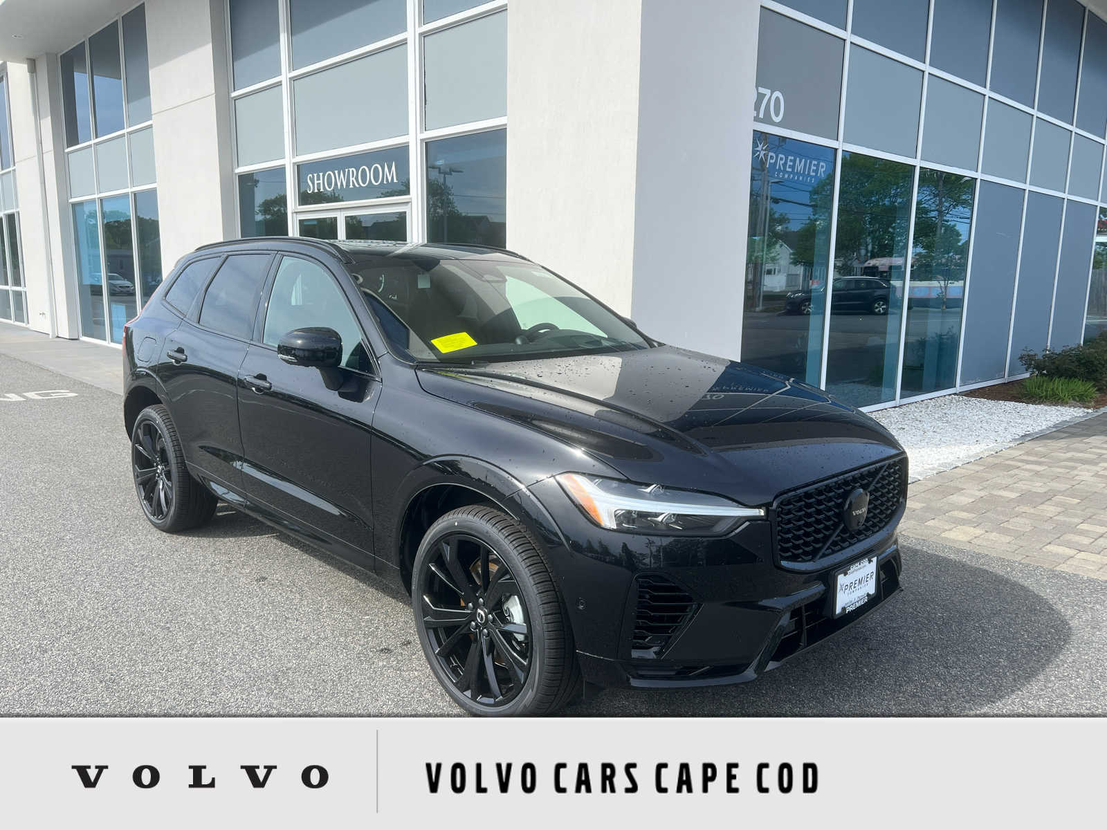 2025 Volvo XC60 plug-in hybrid SUV 