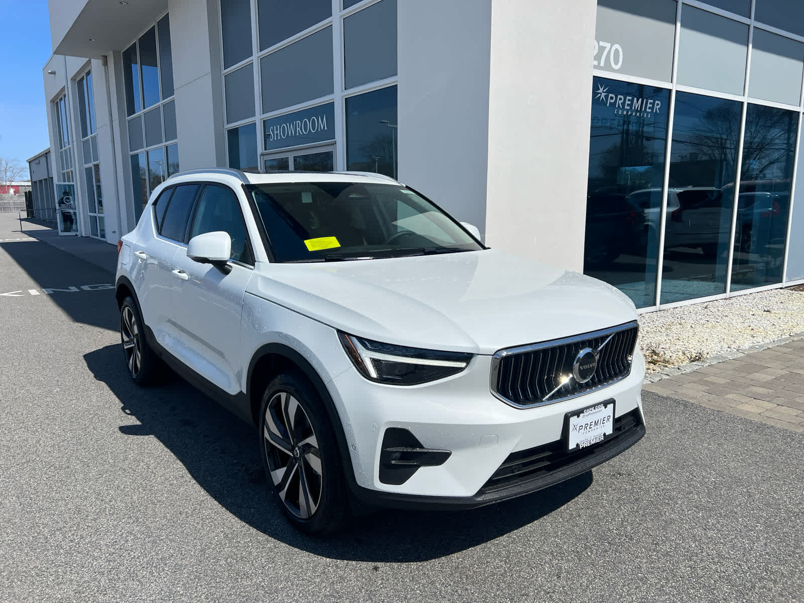 2025 Volvo XC40 Plus photo 2