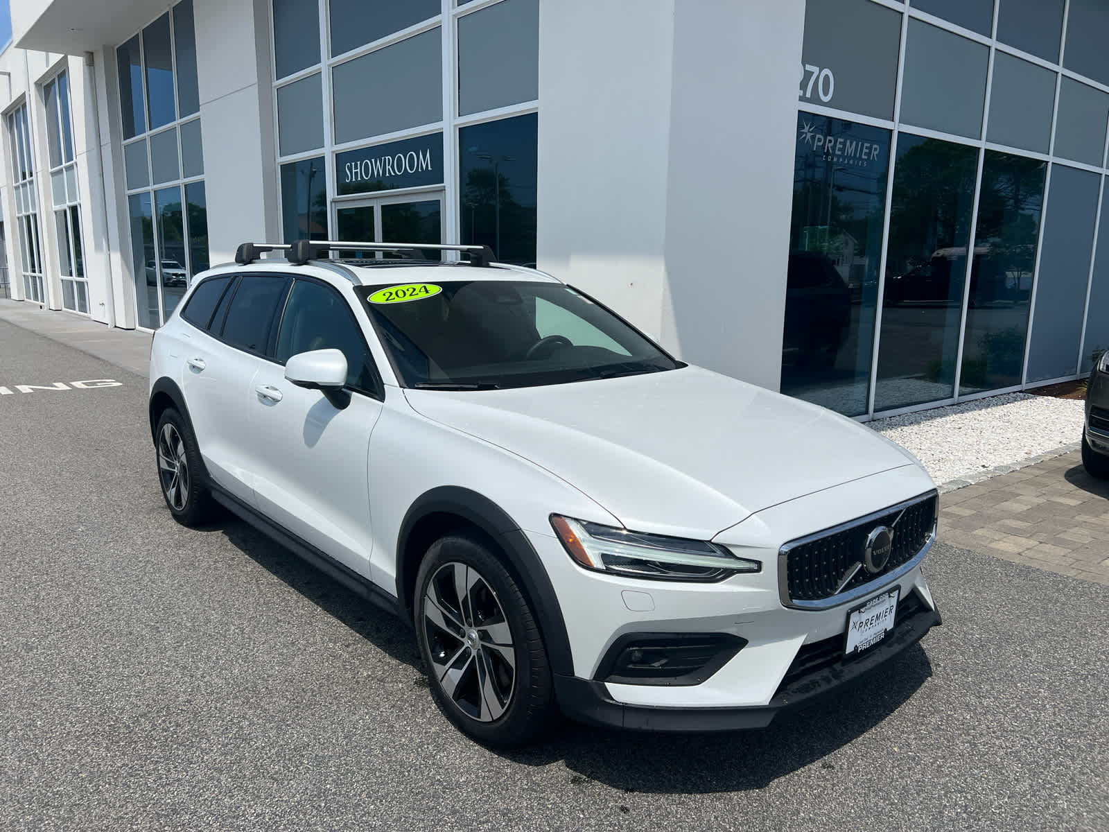Used 2024 Volvo V60 Cross Country Plus with VIN YV4L12WY6R2137381 for sale in Hyannis, MA