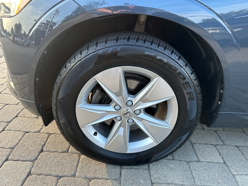 Used 2022 Volvo XC60 B5 AWD Momentum SUV