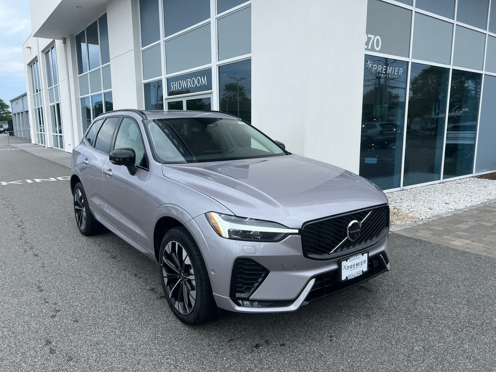 2026 Volvo XC60 B5 Plus photo 2