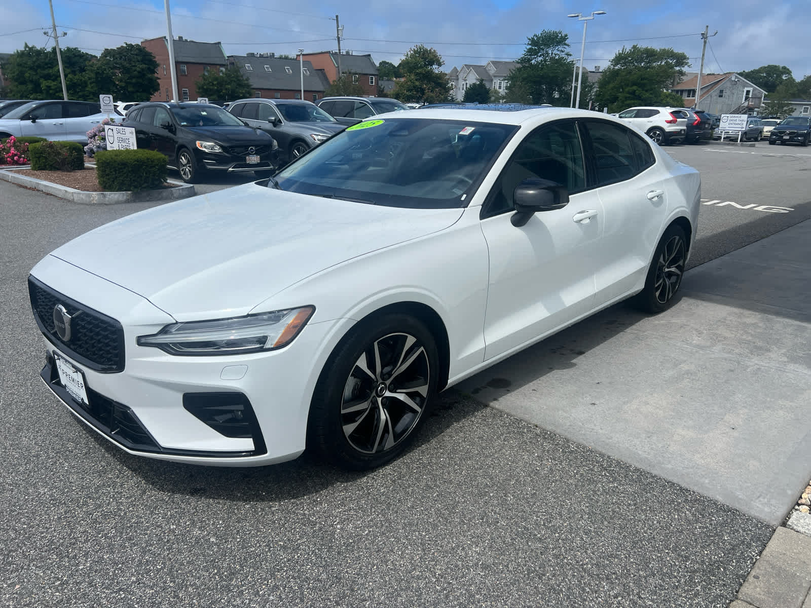 2025 Volvo S60 B5 Core photo 4