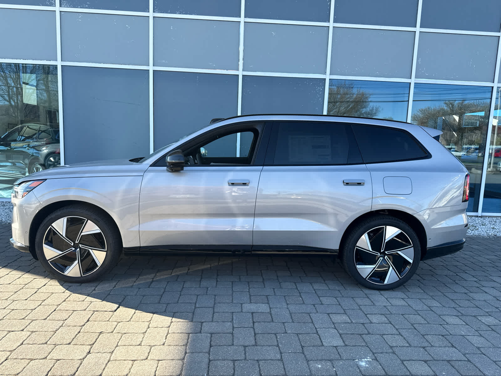 2025 Volvo EX90 Ultra - Photo 12