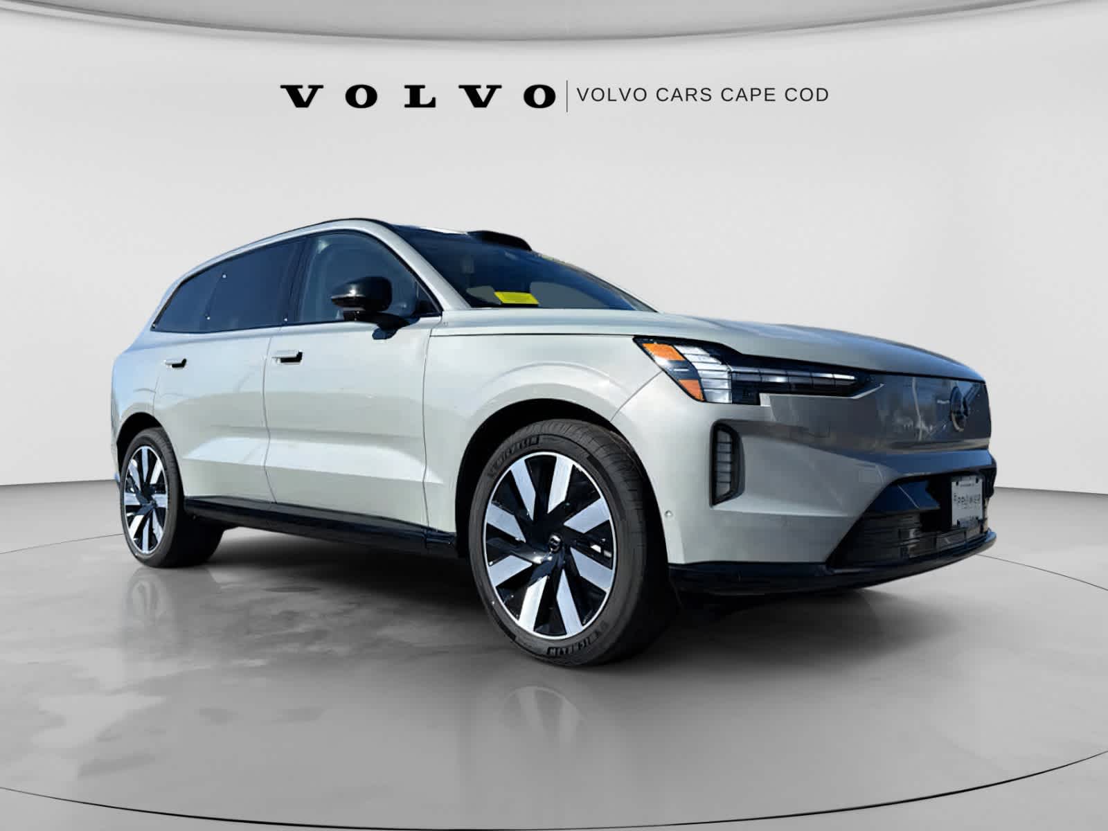 2026 Volvo EX90 Plus