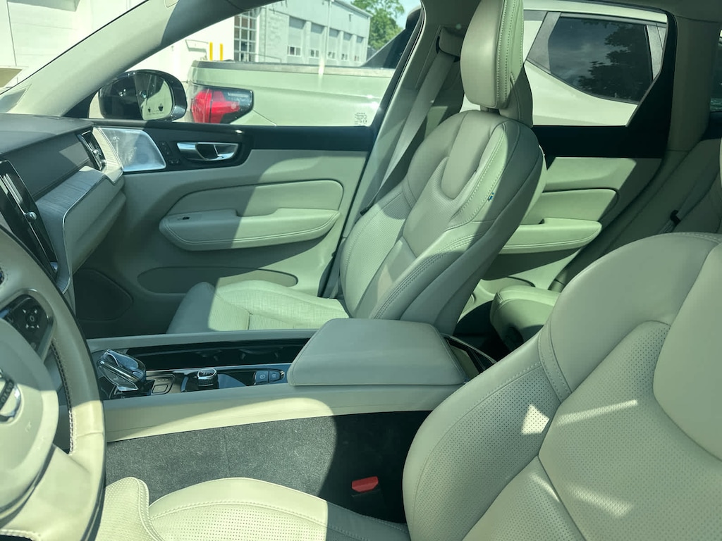 Used 2023 Volvo XC60 B5 AWD Ultimate Bright SUV