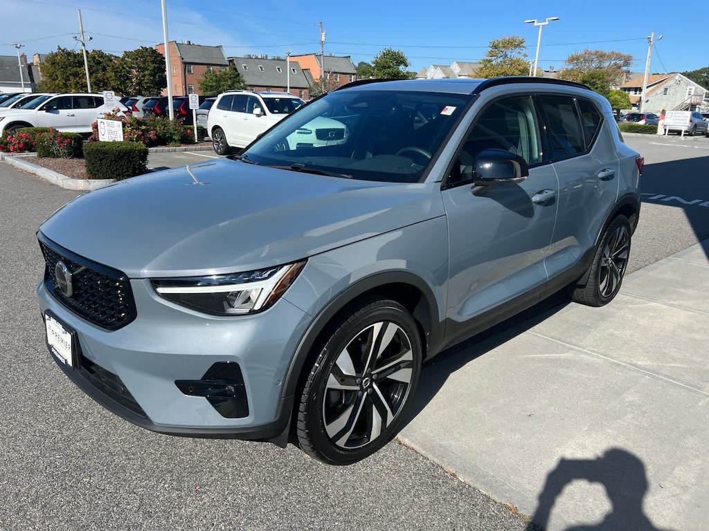 Used 2023 Volvo XC40 B5 AWD Plus Dark SUV