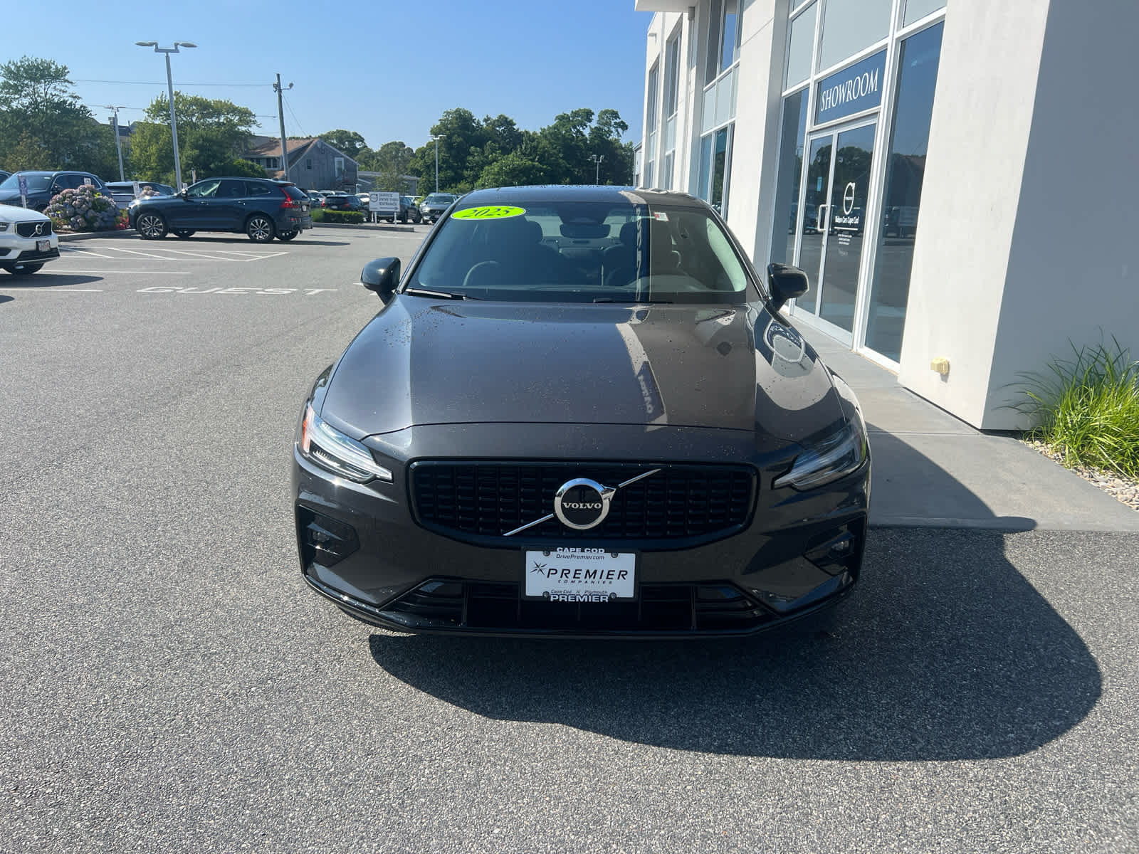 2025 Volvo S60 B5 Core photo 2