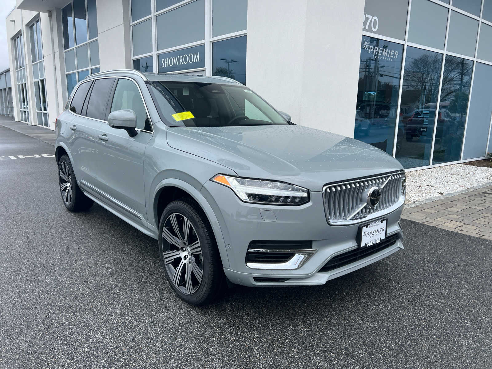 2025 Volvo XC90 T8 Plus photo 2