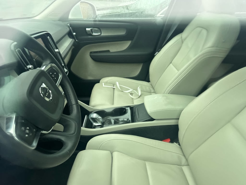 Used 2023 Volvo XC40 B5 AWD Plus Bright SUV