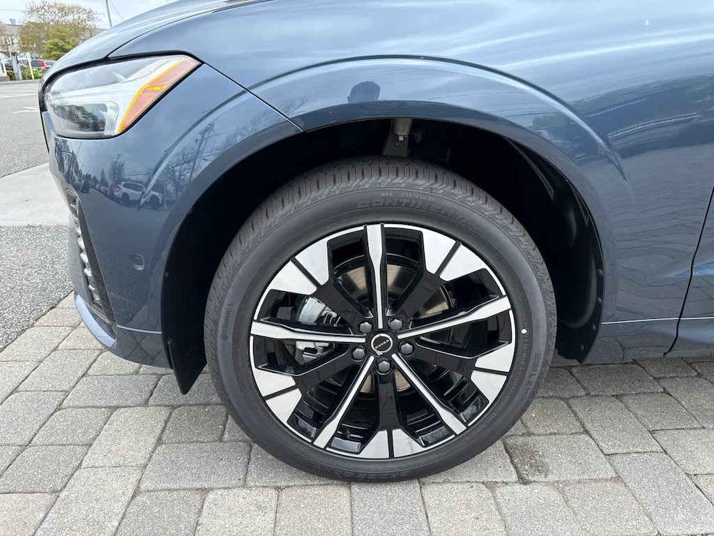 New 2026 Volvo XC60 B5 Plus SUV