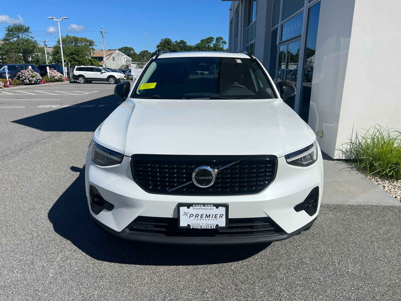 2025 Volvo XC40 Plus photo 3