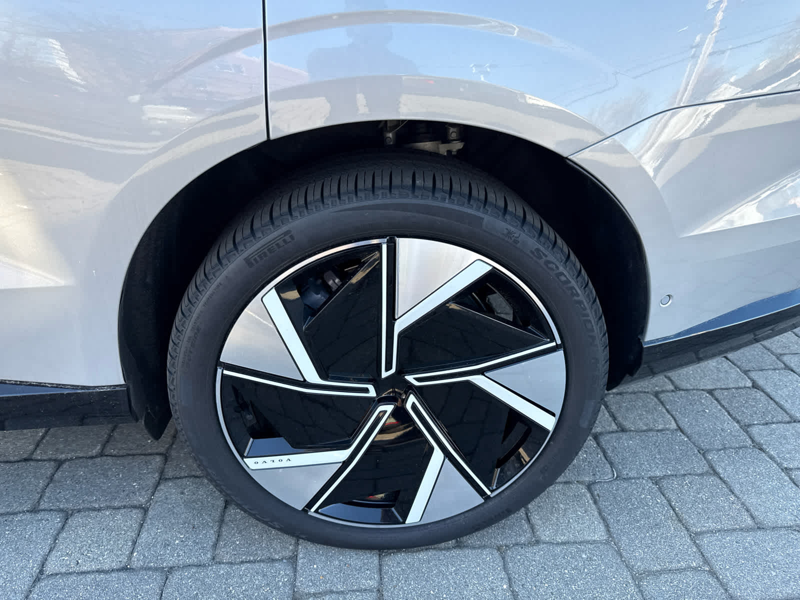 2025 Volvo EX90 Ultra - Photo 13