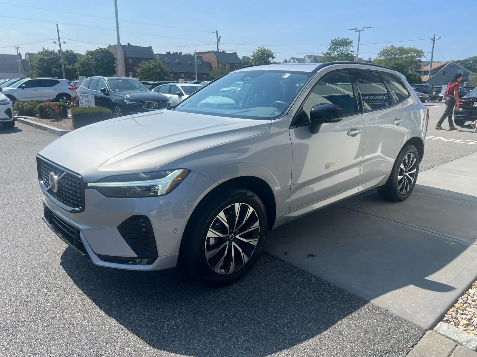 2025 Volvo XC60 B5 Plus photo 4