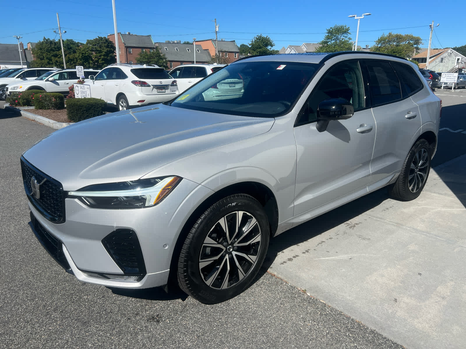 2025 Volvo XC60 B5 Plus photo 4