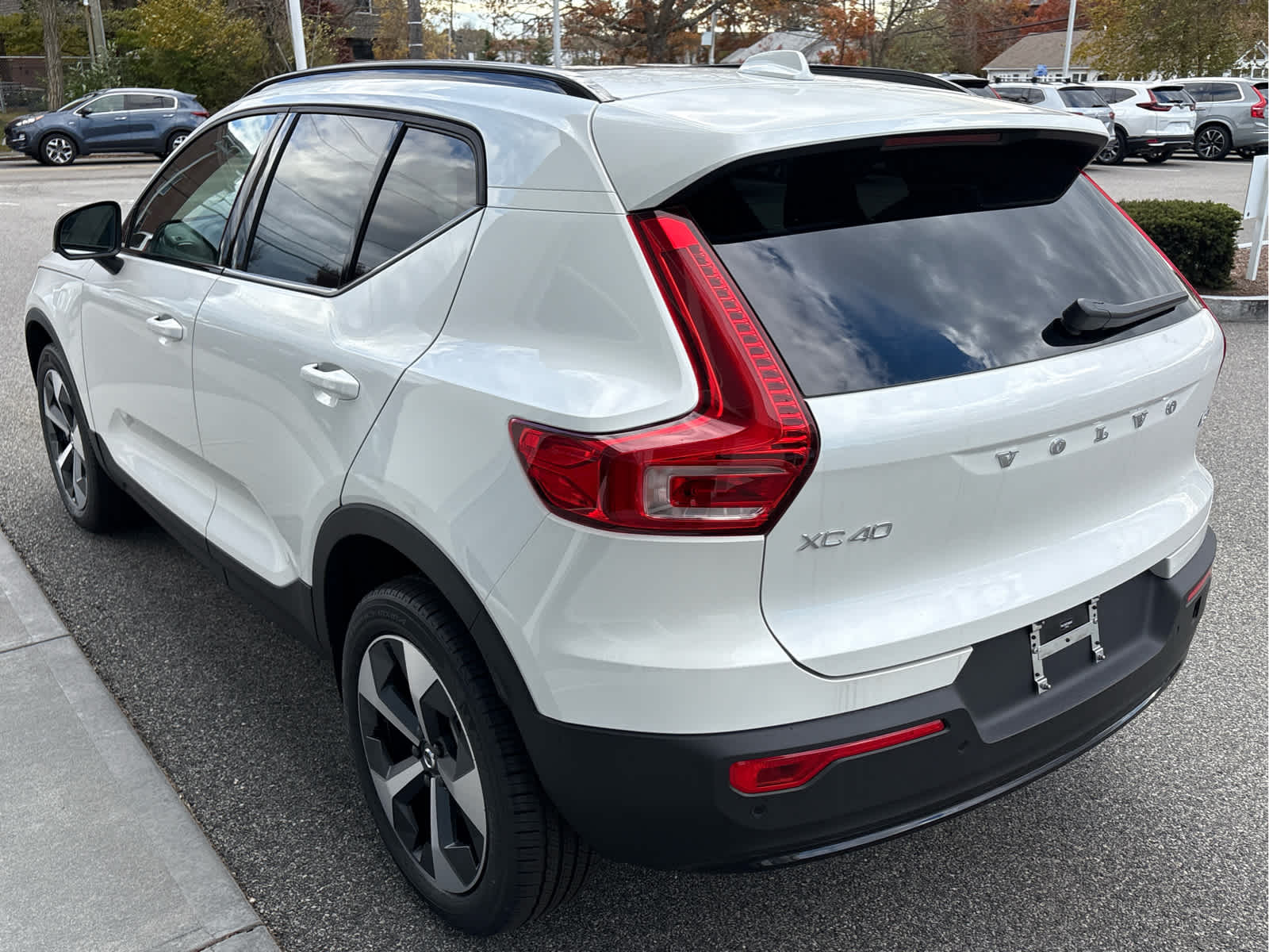 2026 Volvo XC40 Plus - Photo 6