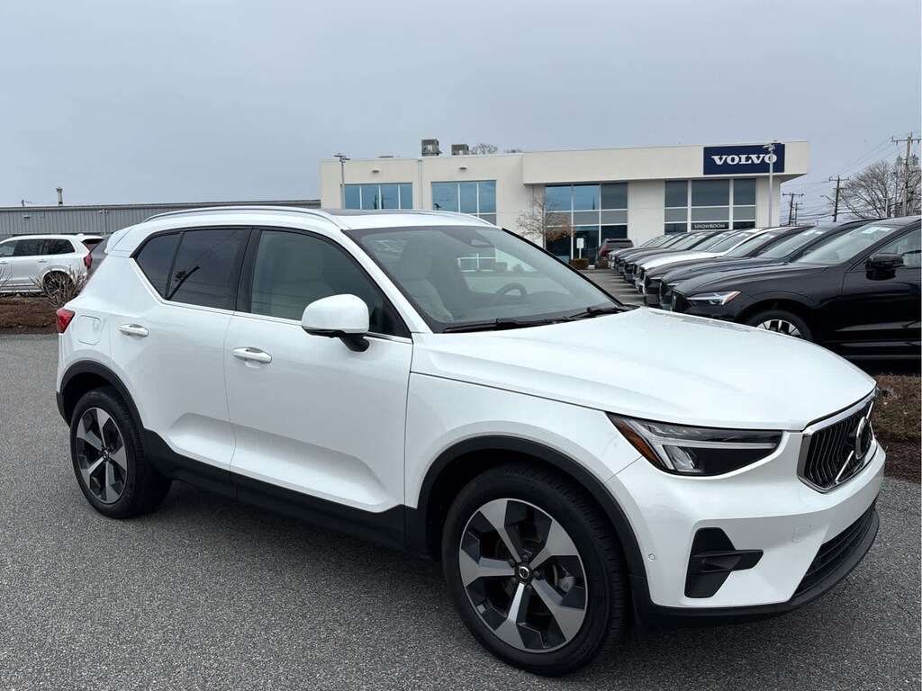 Used 2023 Volvo XC40 B5 AWD Plus Bright SUV