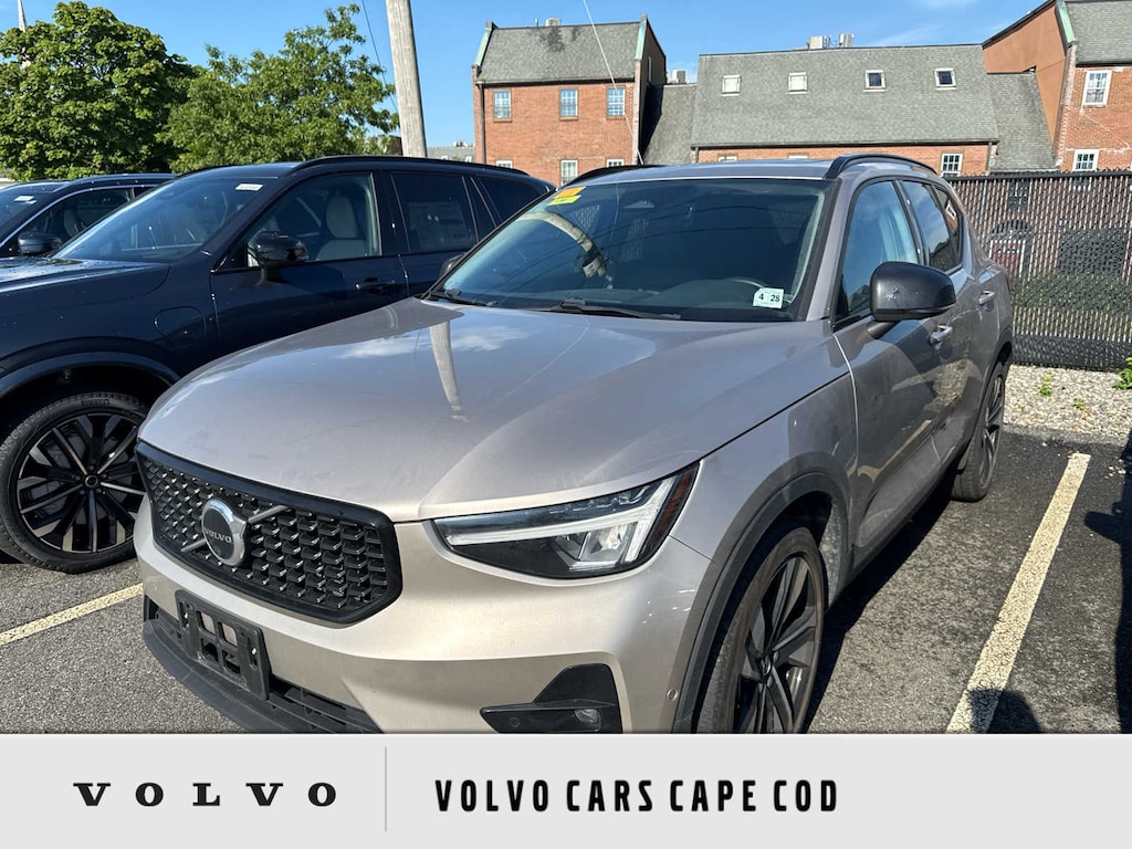 Used 2023 Volvo XC40 B5 AWD Plus Dark SUV
