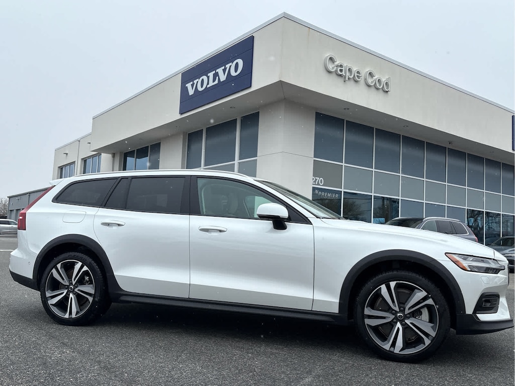 Used 2025 Volvo V60 Cross Country B5 Plus Wagon