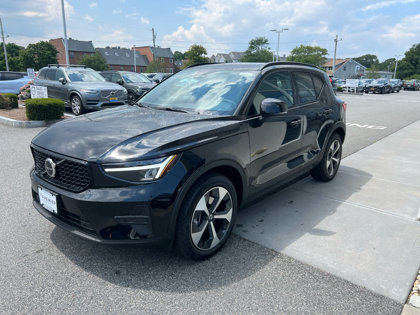 2026 Volvo XC40 Core photo 4