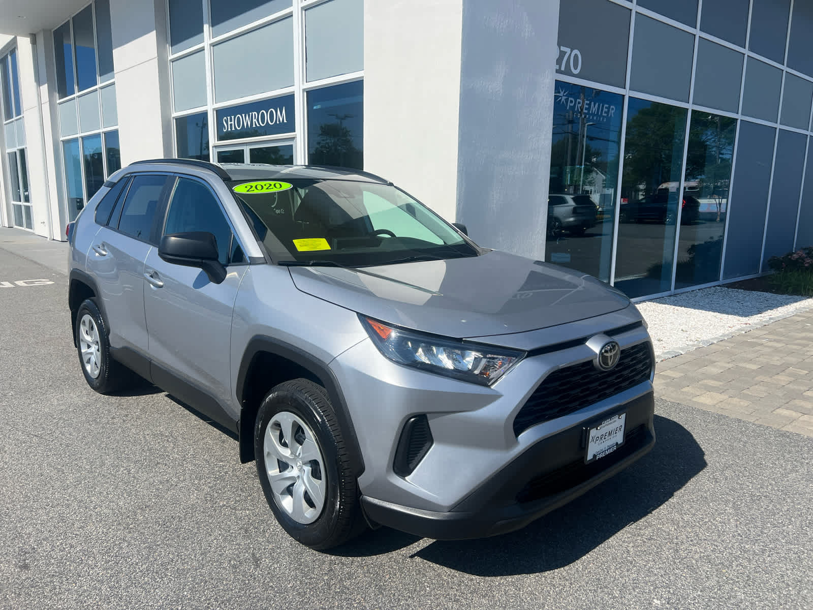 2020 Toyota RAV4 LE photo 2
