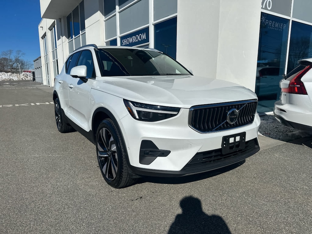 Used 2025 Volvo XC40 B5 Plus Bright Theme SUV