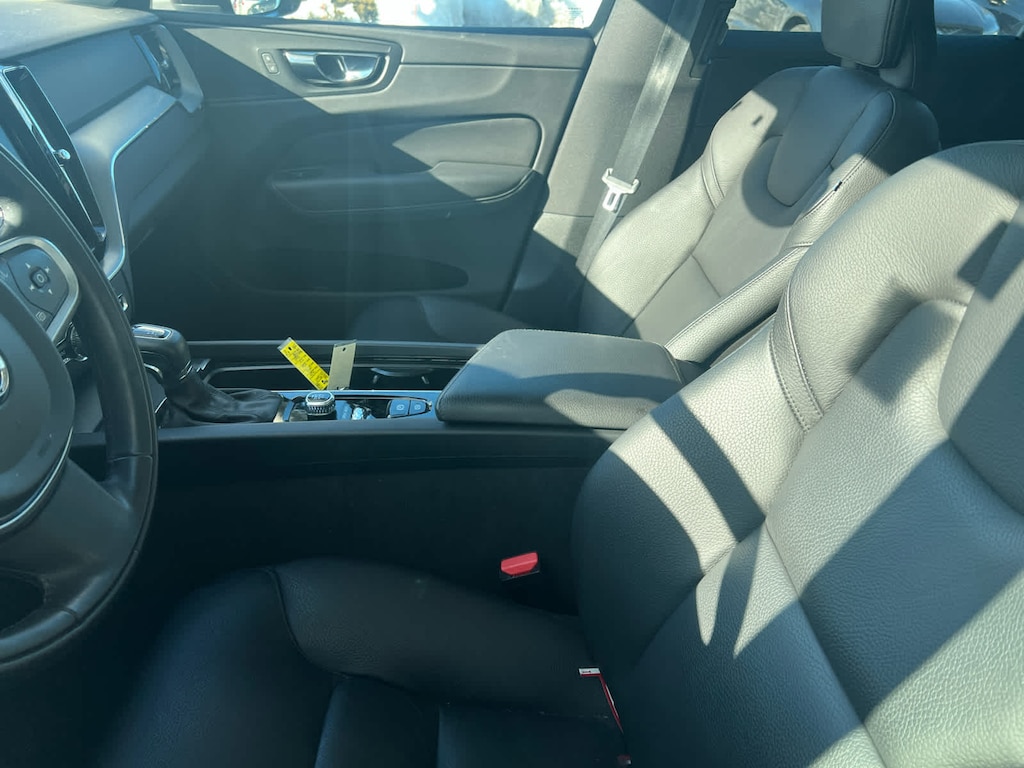Used 2020 Volvo XC60 T5 Momentum SUV