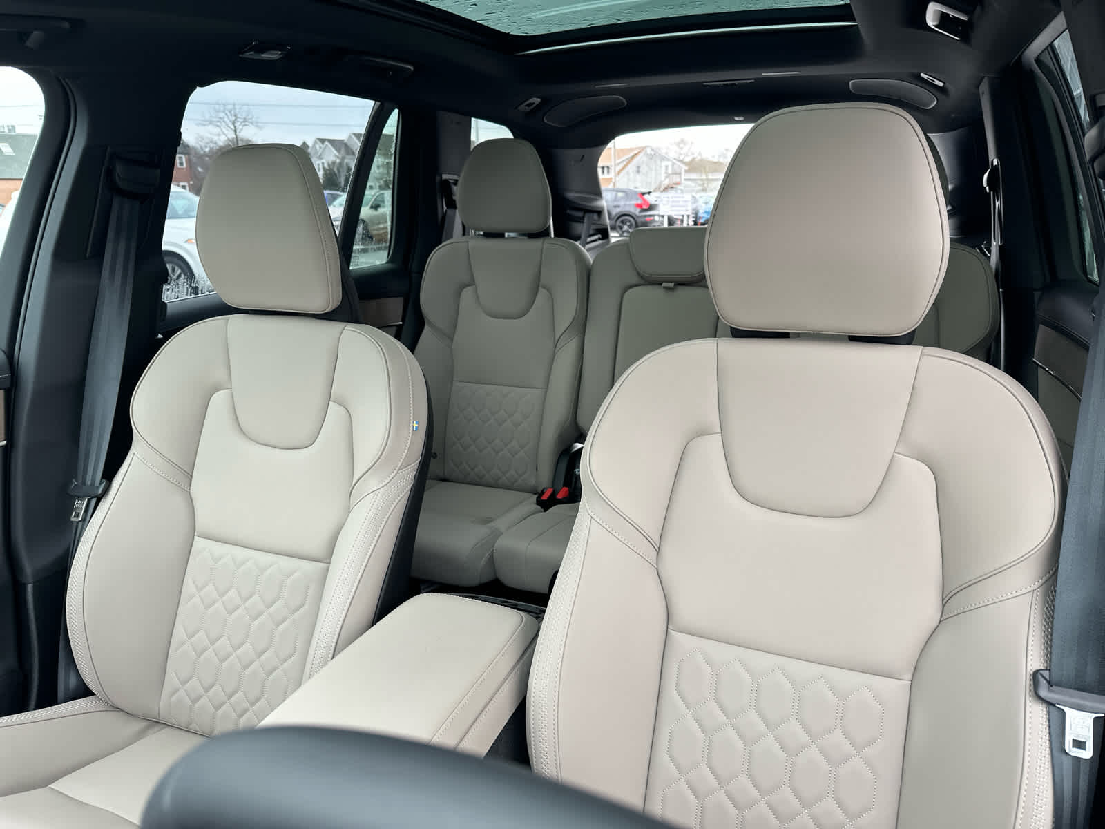 2026 Volvo XC90 Plus - Photo 16