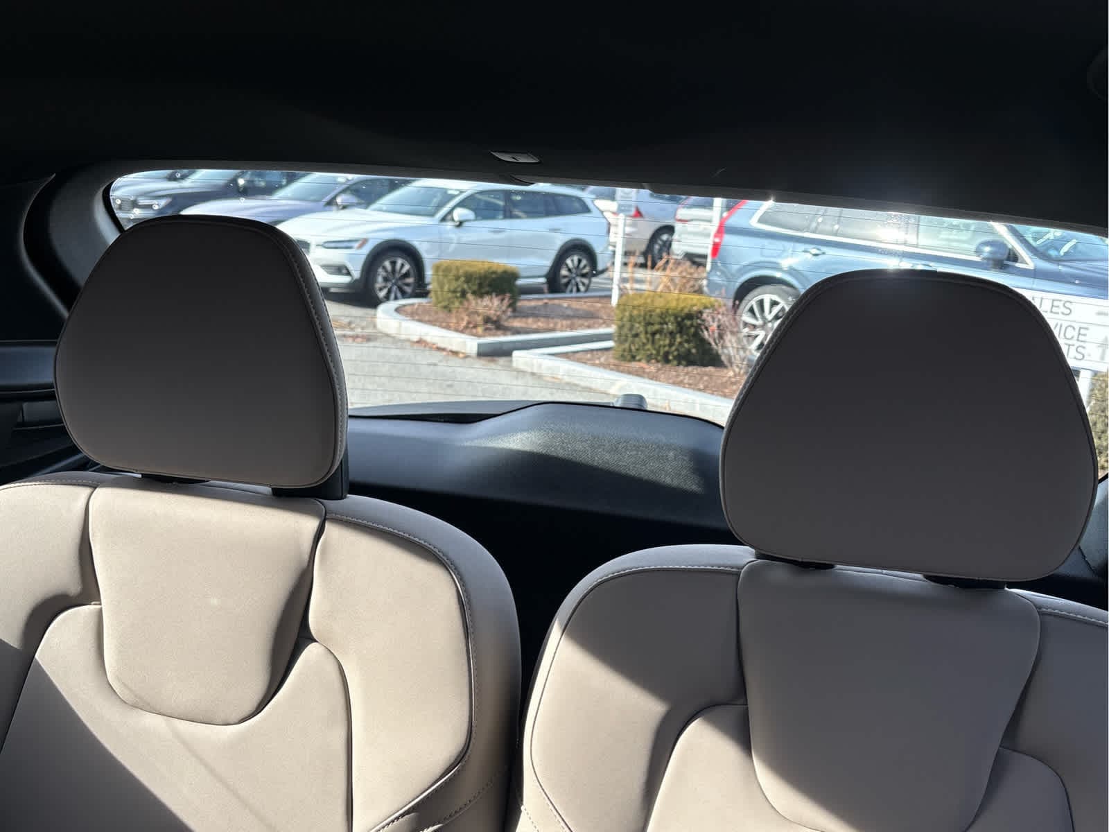 2026 Volvo XC90 Plus - Photo 17