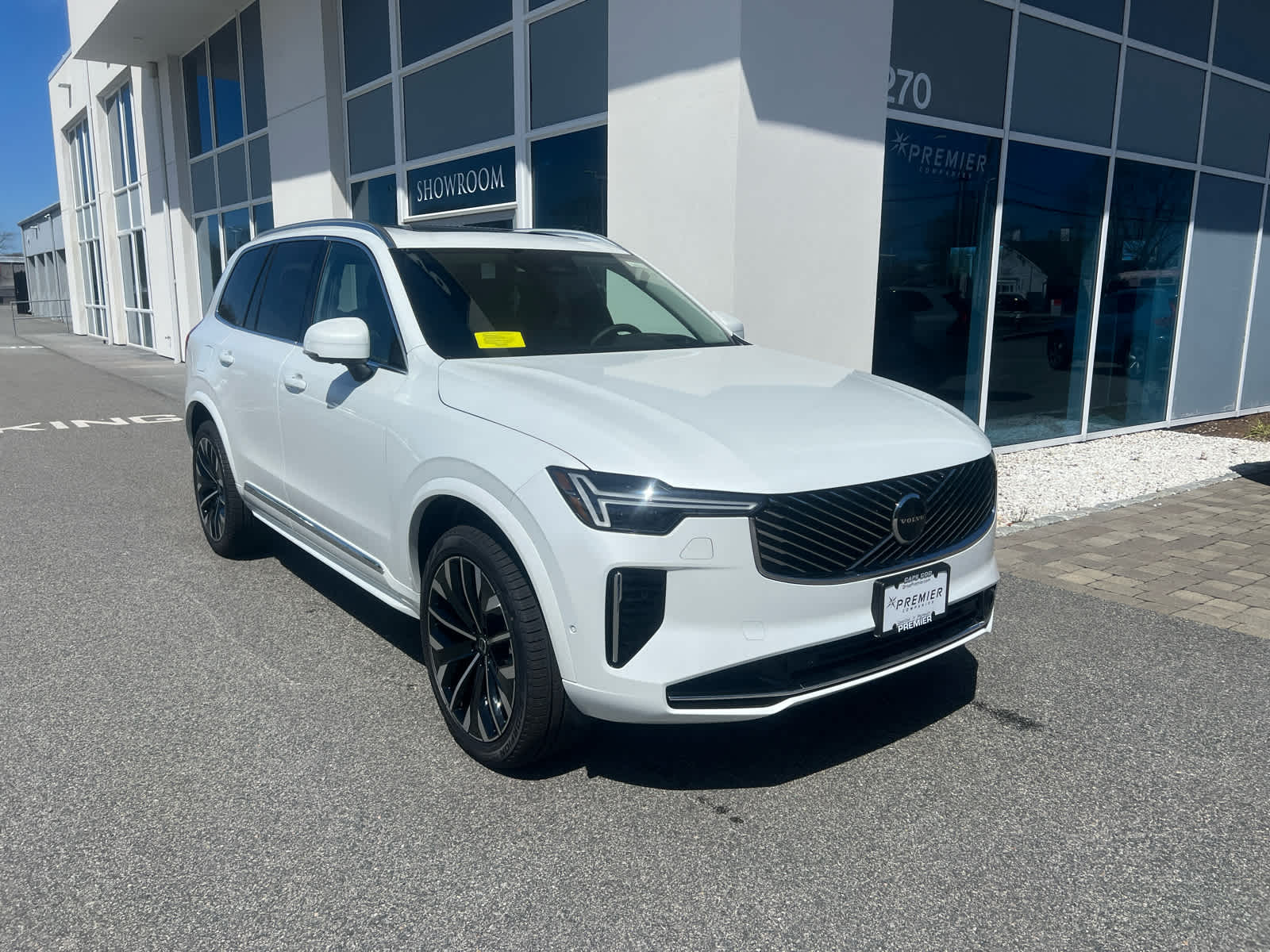 2025 Volvo XC90 T8 photo 2