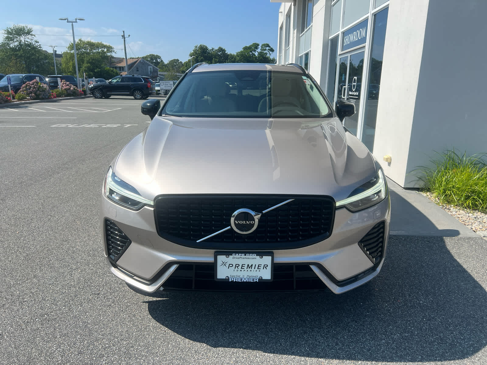 2023 Volvo XC60 B5 Plus photo 3