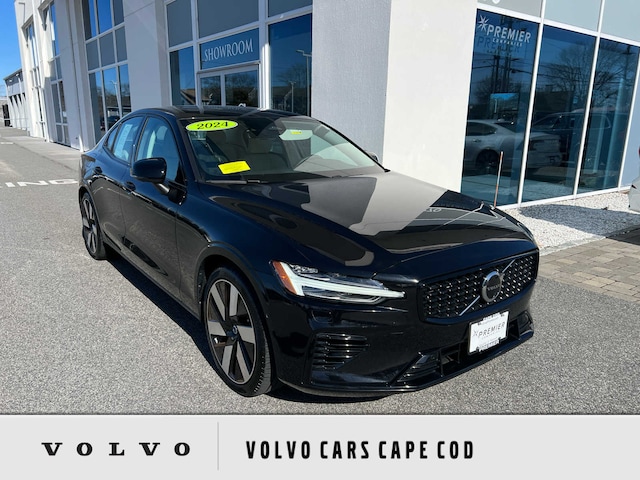 2024 Volvo S60 plug-in hybrid T8 Plus Dark Sedan
