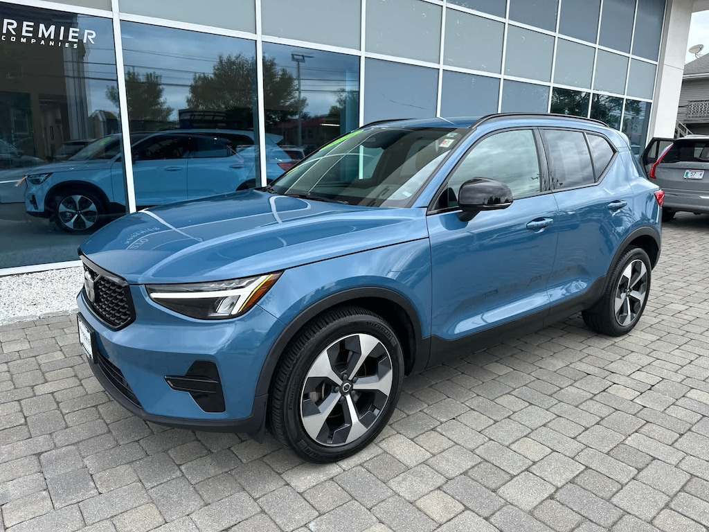 Used 2024 Volvo XC40 B5 Core Dark SUV