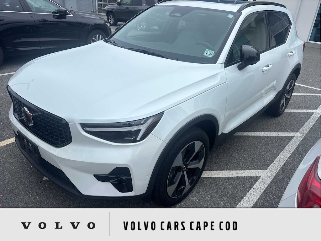 Used 2024 Volvo XC40 B5 Plus Dark SUV