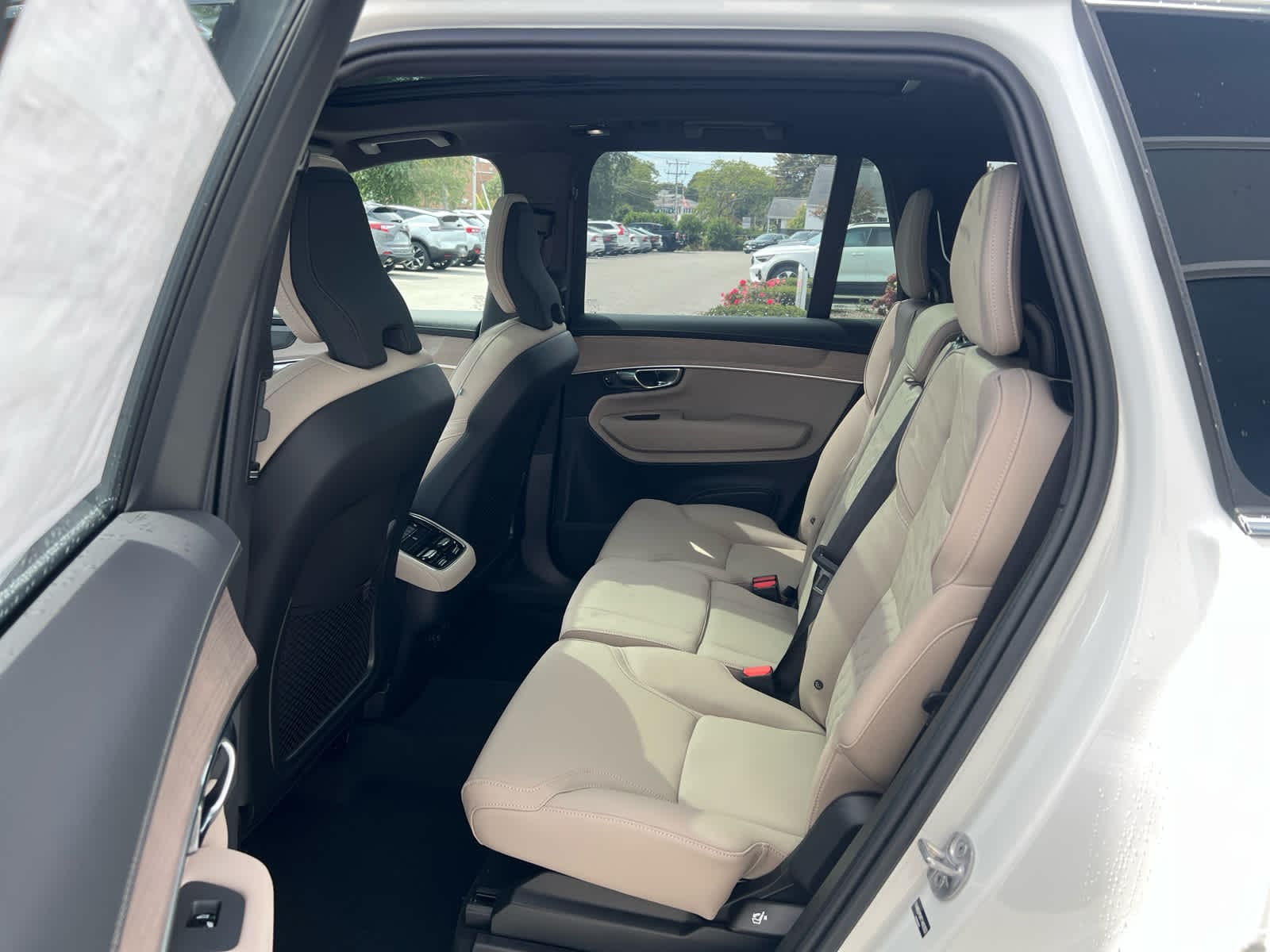 2026 Volvo XC90 Plus - Photo 26