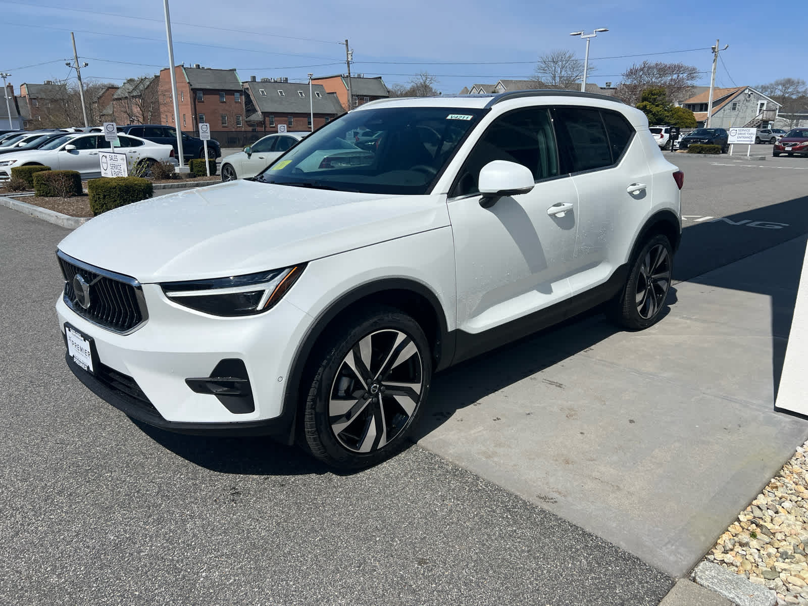 2025 Volvo XC40 Plus photo 4
