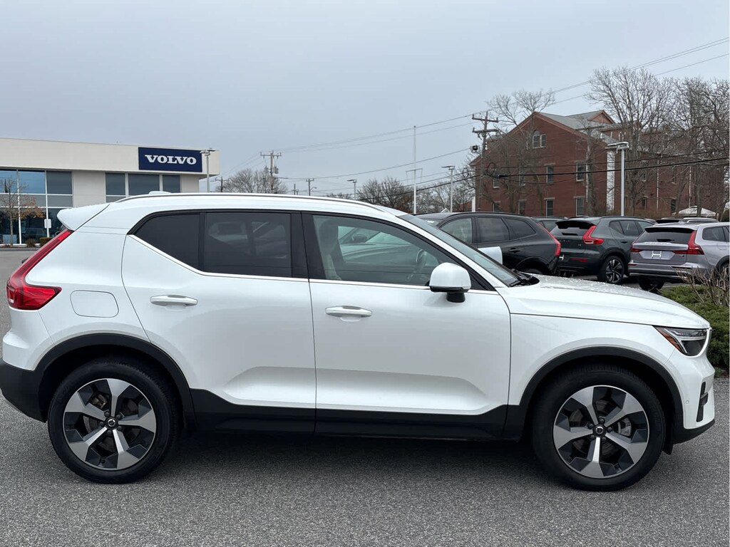 Used 2023 Volvo XC40 B5 AWD Plus Bright SUV