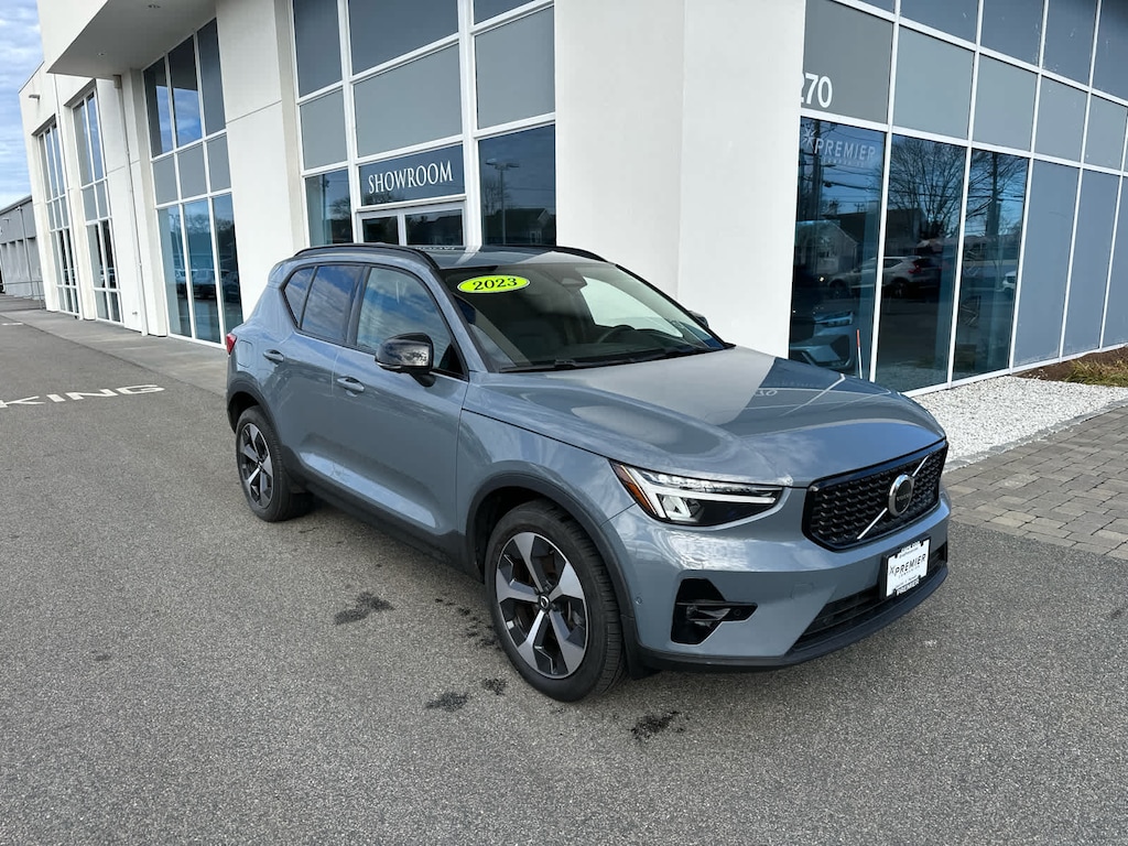 Used 2023 Volvo XC40 B5 AWD Plus Dark SUV