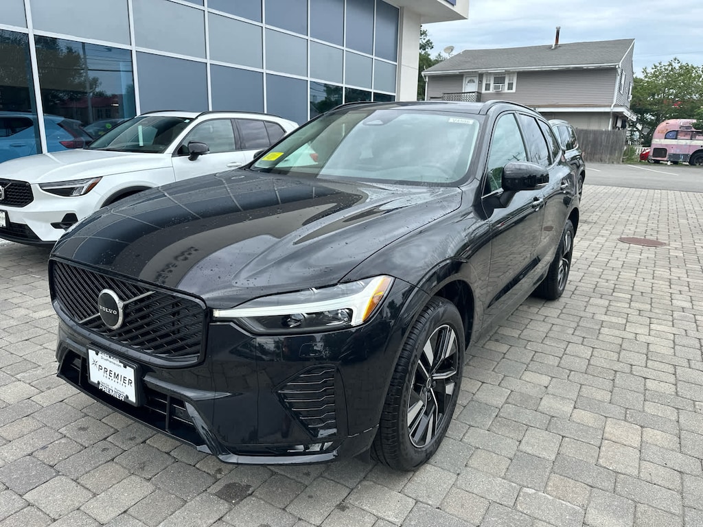 New 2026 Volvo XC60 B5 Core SUV