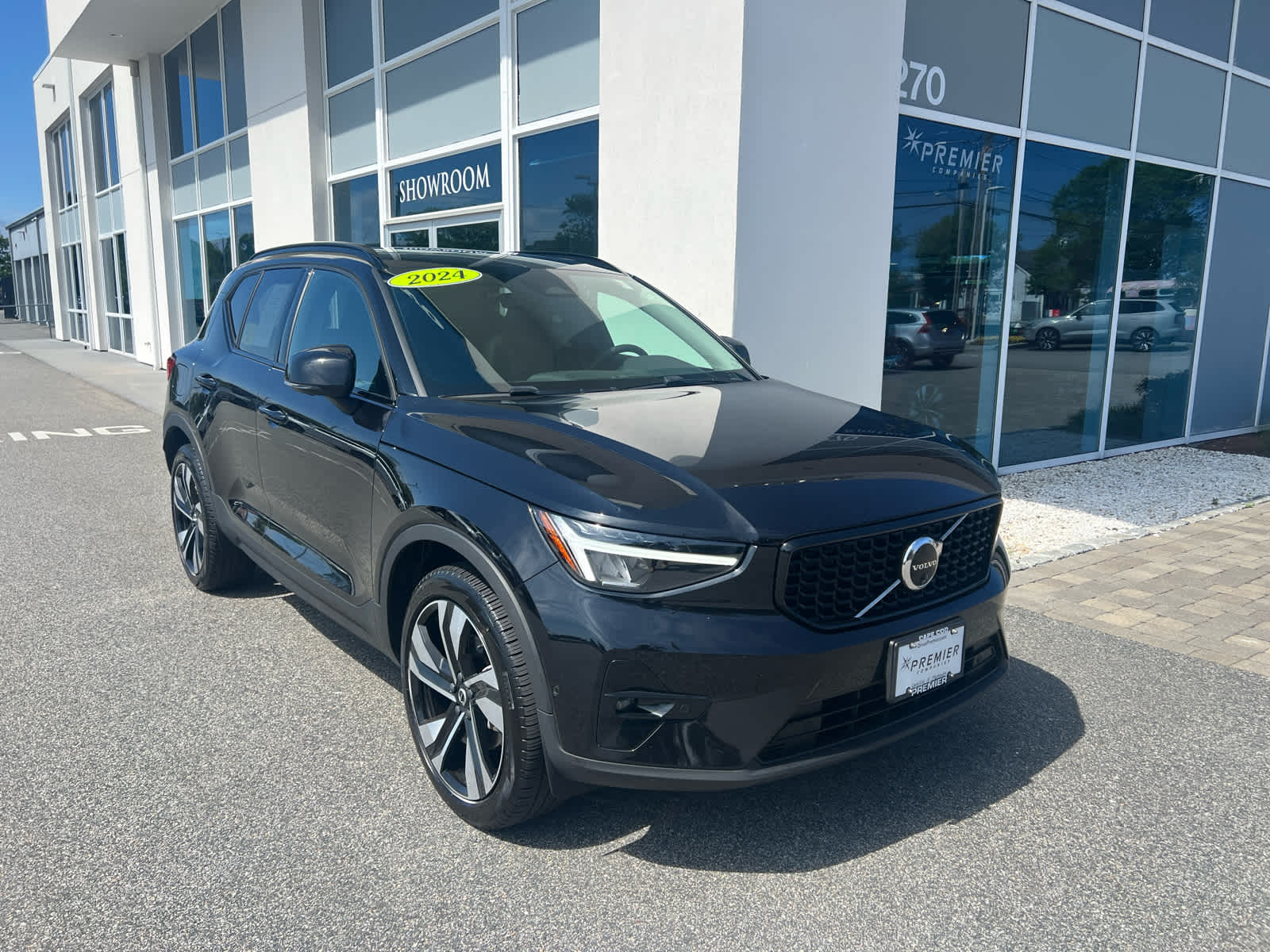2024 Volvo XC40 Plus photo 2
