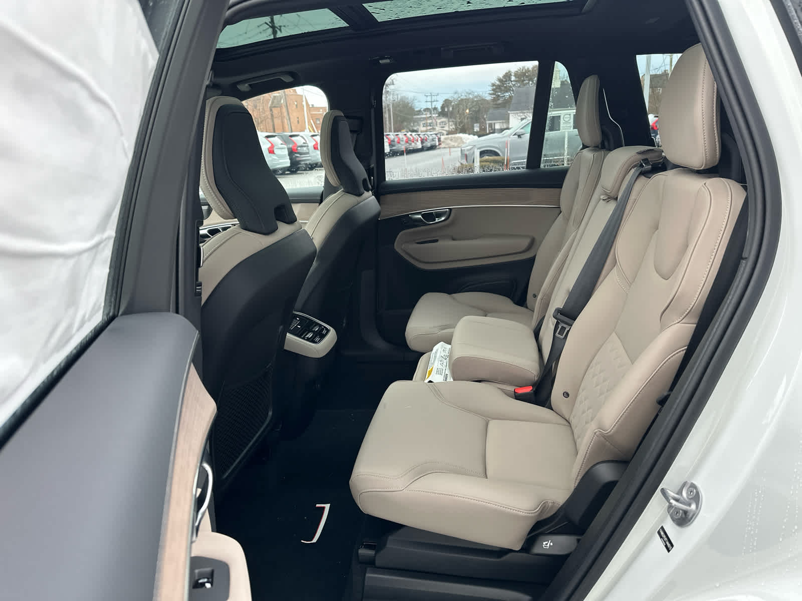 2026 Volvo XC90 Plus - Photo 28