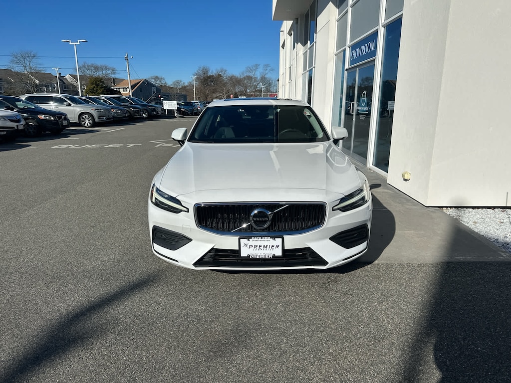 Used 2020 Volvo S60 T5 Momentum Sedan