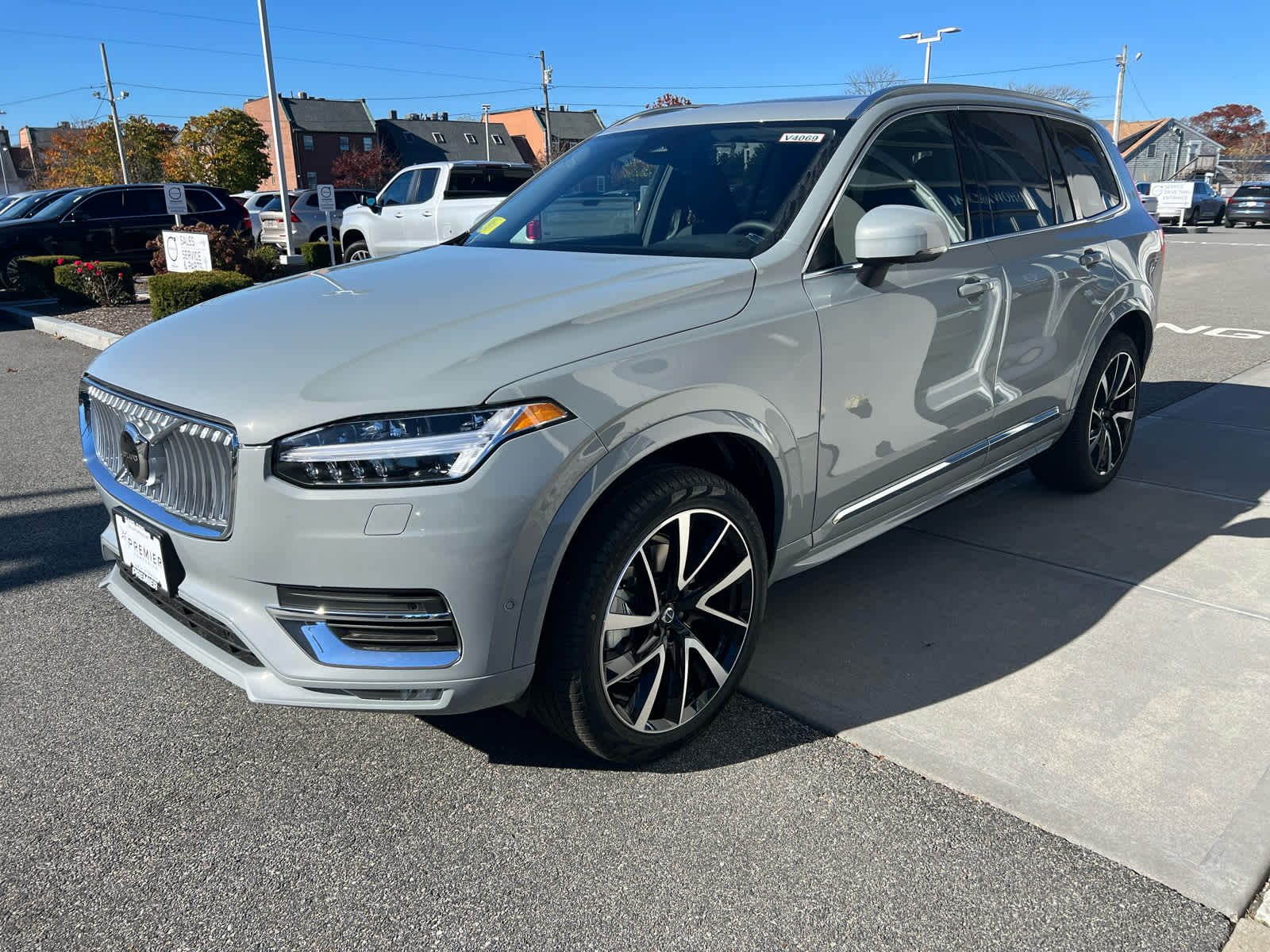 2025 Volvo XC90 B5 Plus photo 4
