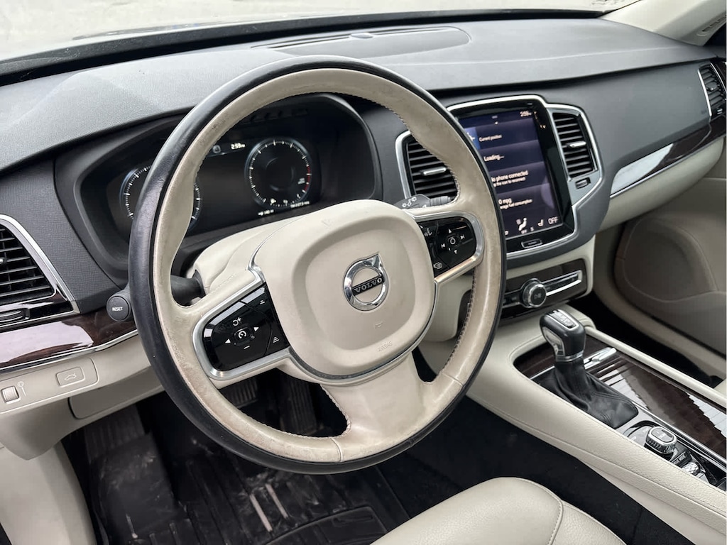 Used 2017 Volvo XC90 T6 AWD Momentum SUV